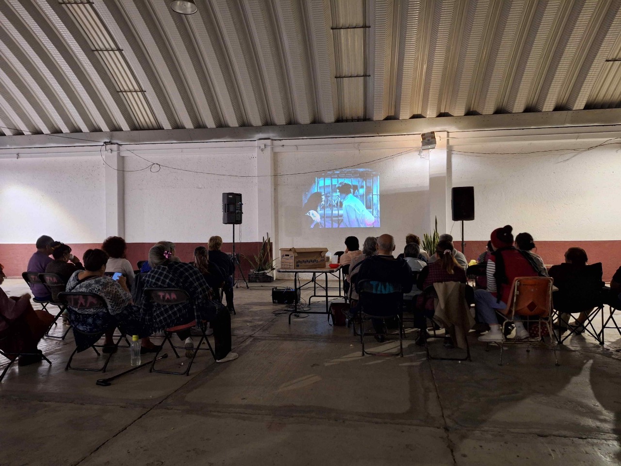 Actividad Cultural Comunitaria: Proyección: Café (Cantos de humo)