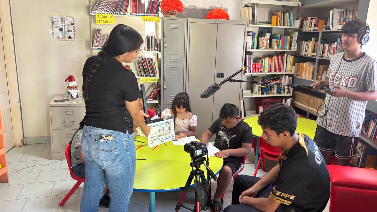 Actividad Cultural Comunitaria: Cabina de mensajes para el futuro. Taller de creación de videograbaciones.