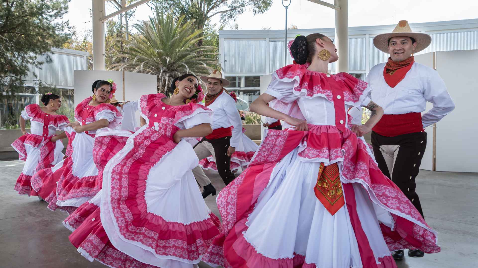 Actividad Cultural Comunitaria: Danza folklórica