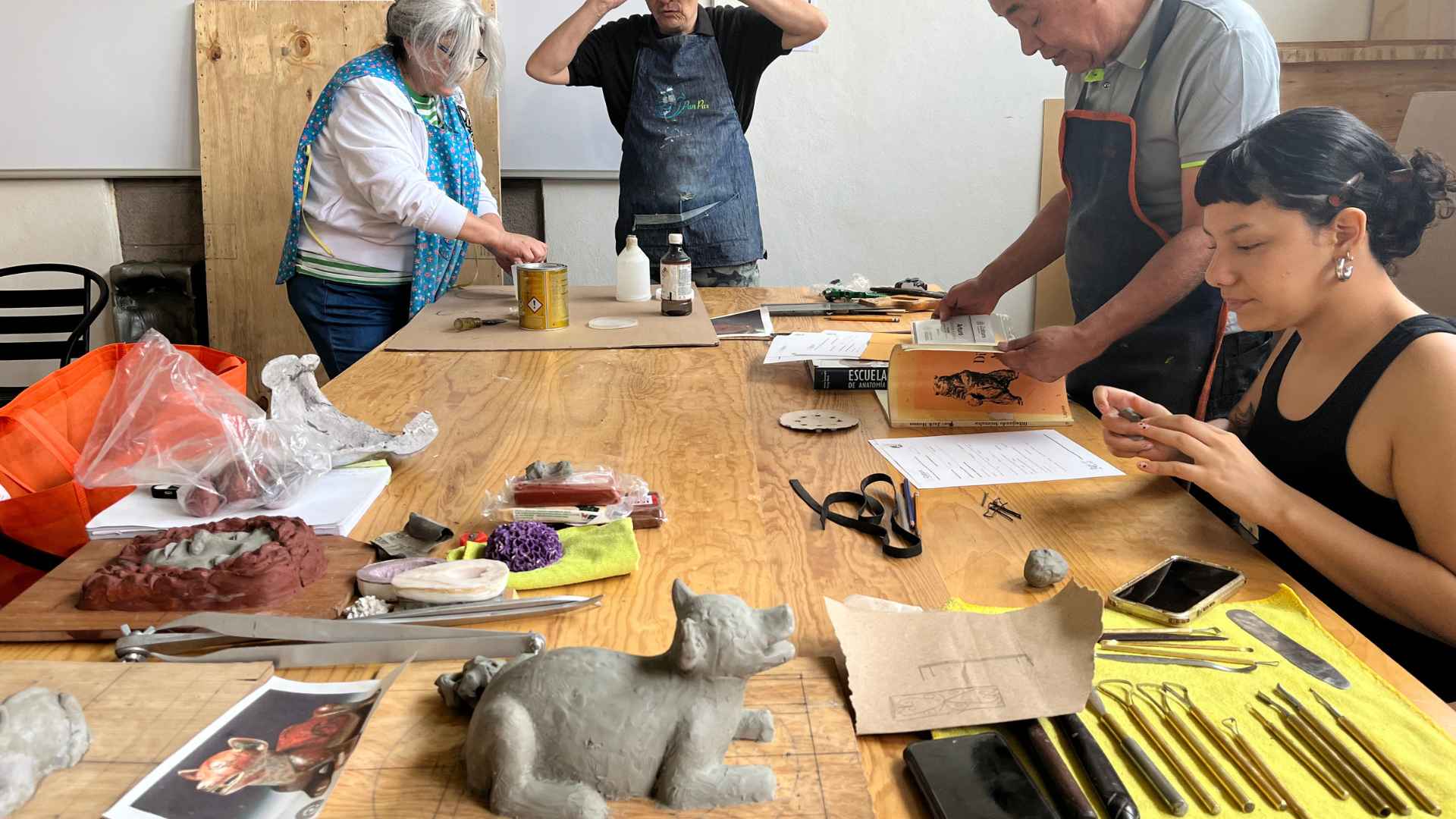 Actividad Cultural Comunitaria: Taller libre de escultura y trabajo en madera